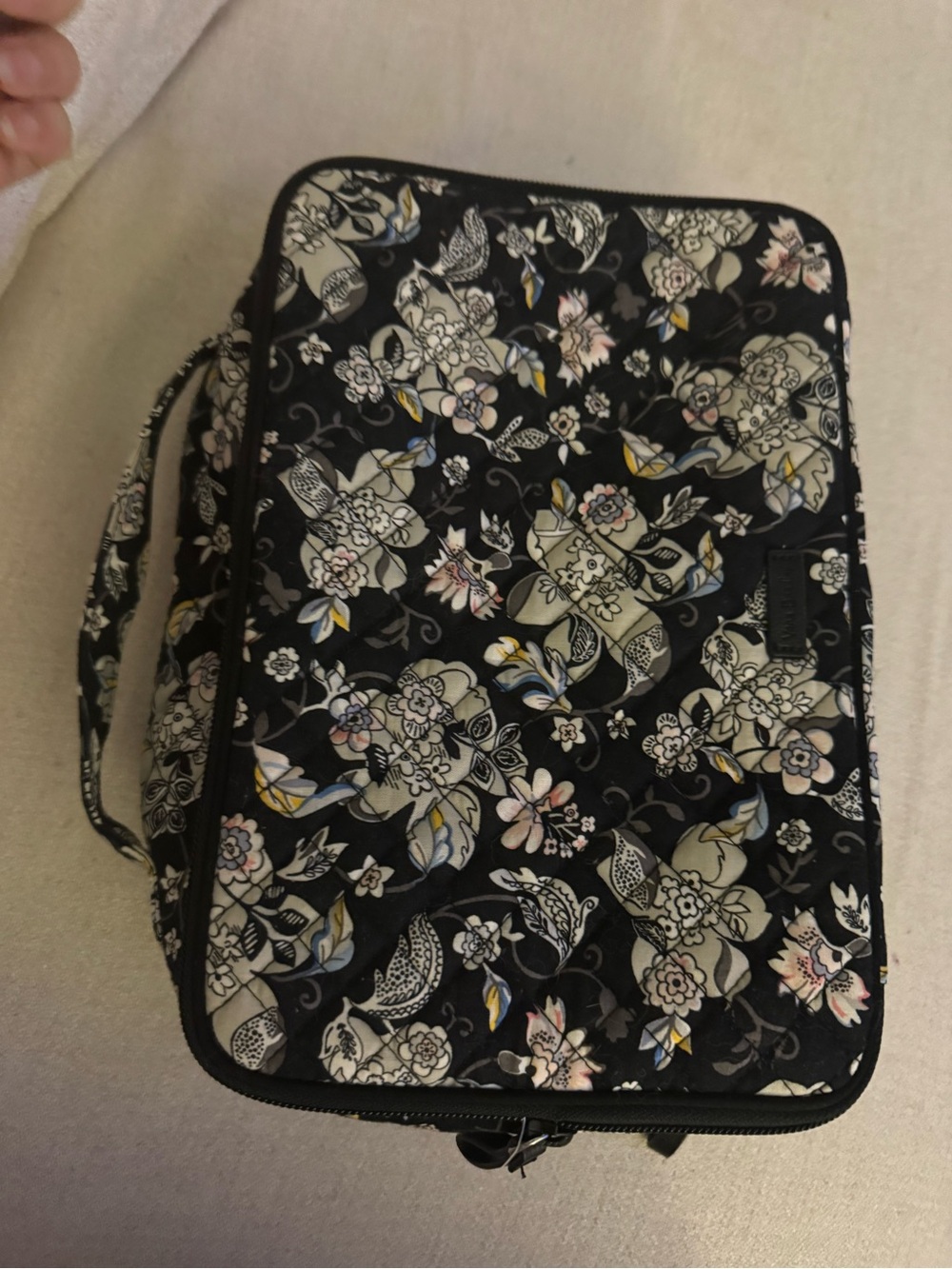 EUC VERA BRADLEY Quilted Floral Travel MAKE UP CASE